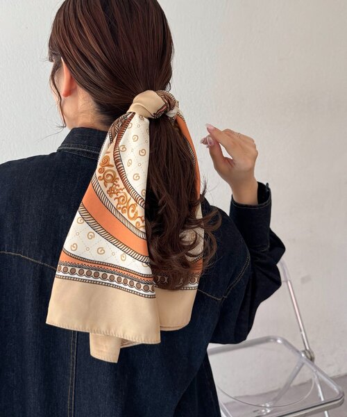 DISCOAT（ディスコート）の「【WEB限定】パネルプリント大判スカーフ（バンダナ/スカーフ・レディース・ネイビー/ベージュ/レッド・FREE）」の17枚目の写真