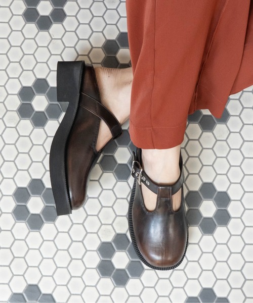 Fabby fabby（ファビィーファビィー）の「Tストラップバックルサボサンダル（サンダル・レディース・ブラック/ブラウン系その他/ブラック系その他2/ブラック系その他/ブラウン系その他2・LARGE/MEDIUM/SMALL）」の21枚目の写真