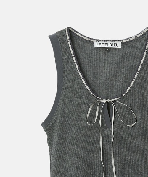 LE CIEL BLEU（ルシェルブルー）の「リボントリムドネックラインタンク / Ribbon-trimmed Neckline Tank（Tシャツ/カットソー・レディース・チャコールグレー/ホワイト・36）」の16枚目の写真