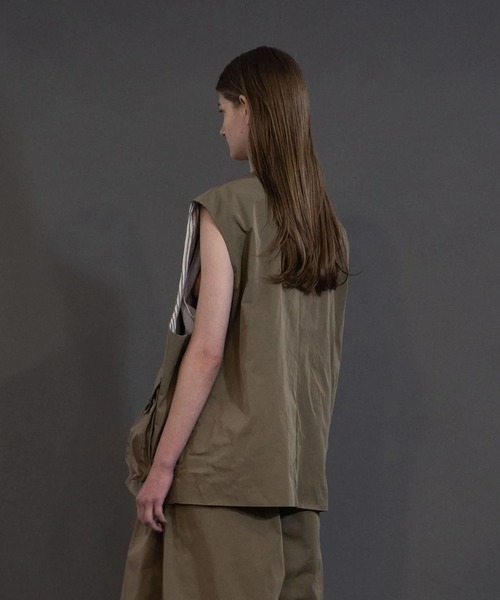 my beautiful landlet(マイビューティフルランドレット)の「【my beautiful landlet】 POLYESTER YARN DYED GABARDINE ZIP VEST(ベスト・メンズ・カーキ/ネイビー/ブラック・1/0)」の10枚目の写真