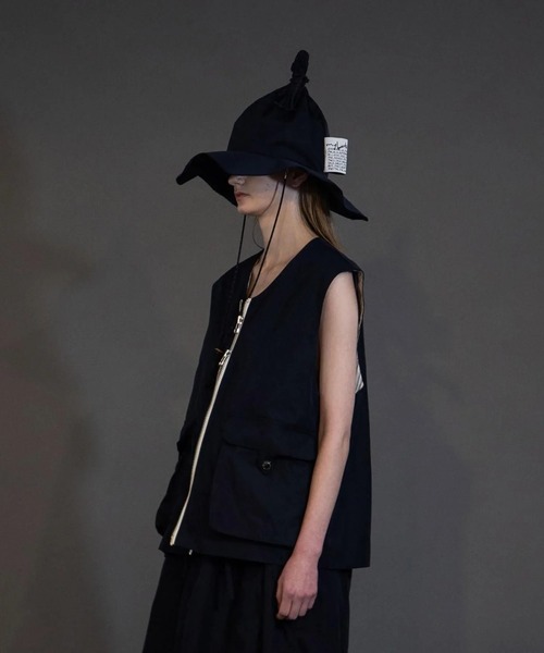 my beautiful landlet(マイビューティフルランドレット)の「【my beautiful landlet】 POLYESTER YARN DYED GABARDINE ZIP VEST(ベスト・メンズ・カーキ/ネイビー/ブラック・1/0)」の6枚目の写真