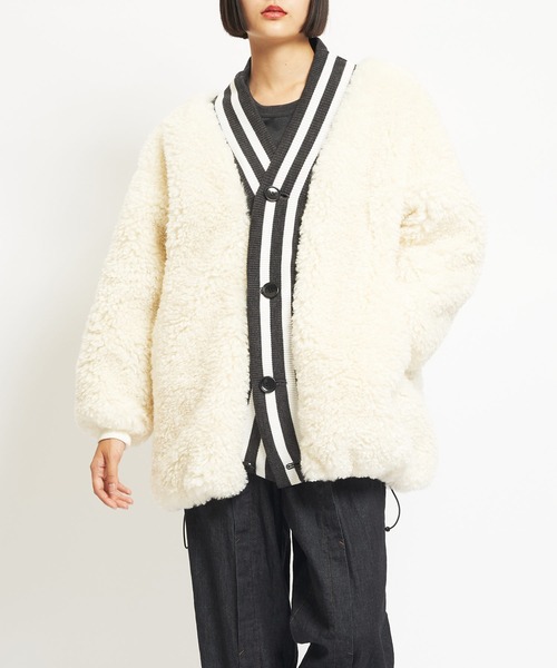 gomme（ゴム）の「プードルファー　バックガウンジャケット（テーラードジャケット・レディース・ブラック/アイボリー・MEDIUM）」の2枚目の写真
