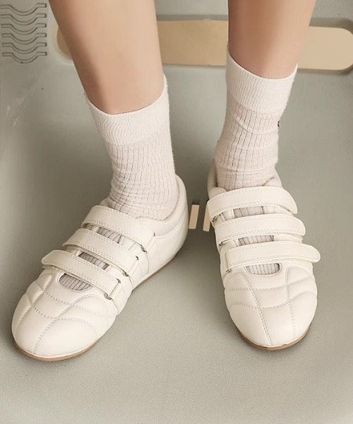 mebole(メボレ)の「ベルクロスニーカー(スニーカー・レディース・アイボリー/ブラック/シルバー・SMALL/MEDIUM/LARGE)」の5枚目の写真