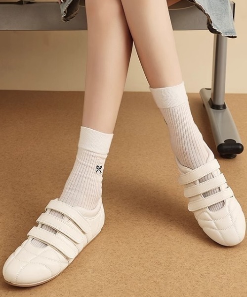 mebole(メボレ)の「ベルクロスニーカー(スニーカー・レディース・アイボリー/ブラック/シルバー・SMALL/MEDIUM/LARGE)」の7枚目の写真