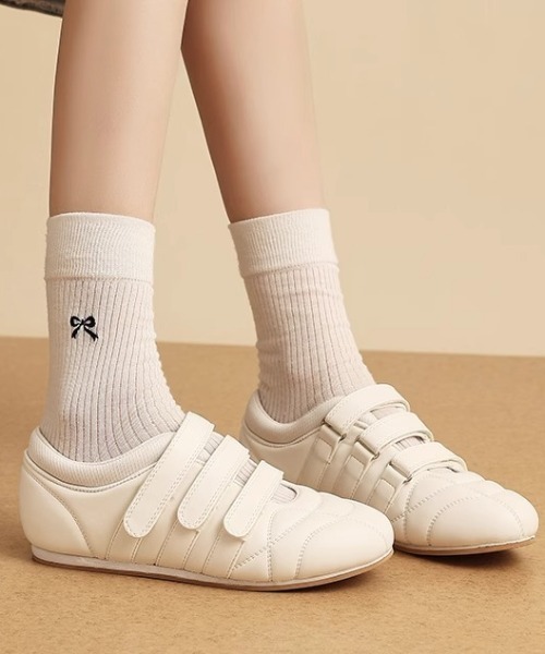mebole(メボレ)の「ベルクロスニーカー(スニーカー・レディース・アイボリー/ブラック/シルバー・SMALL/MEDIUM/LARGE)」の8枚目の写真
