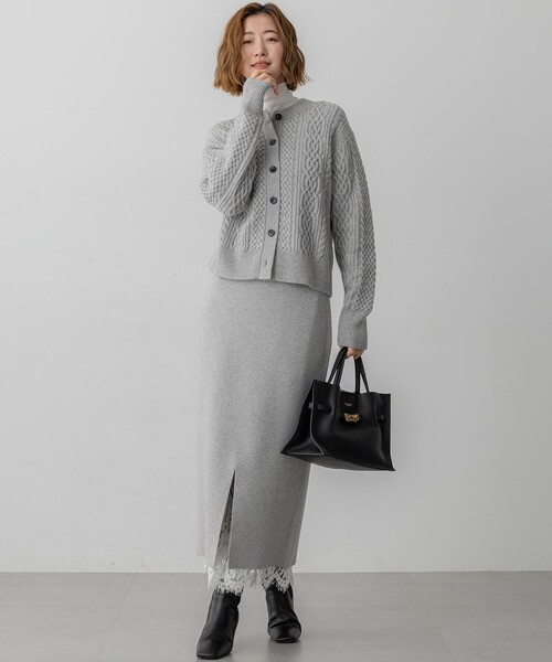 23区 L(ニジュウサンクオオキイサイズ)の「カシミヤブレンド Iライン ニットスカート(スカート・レディース・グレー系/ライトグレー系/ベージュ系・48/46/44)」の15枚目の写真