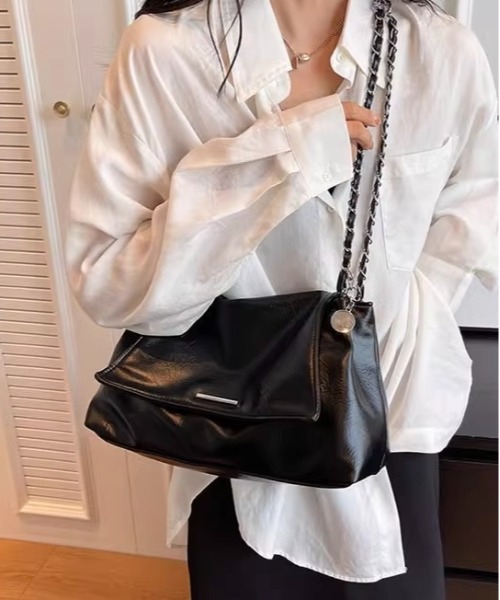 Burner(バーナー)の「【OKUOKU 0909】フェイクレザー チェーンフラップ ショルダーバッグ oku-bag-6-31【RBTS】(ショルダーバッグ・レディース・シルバー/ブラック・FREE)」の1枚目の写真