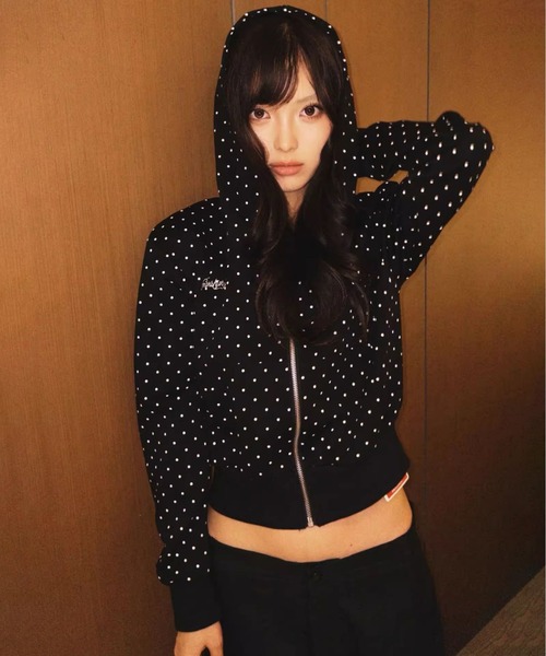 gossip！ロサンゼルス（ゴシップロサンゼルス）の「Y2K 着回し力バツグン！ゆるっとラフな万能ショートジップドット柄パーカーUV対策（パーカー・レディース・ドット・FREE）」の7枚目の写真