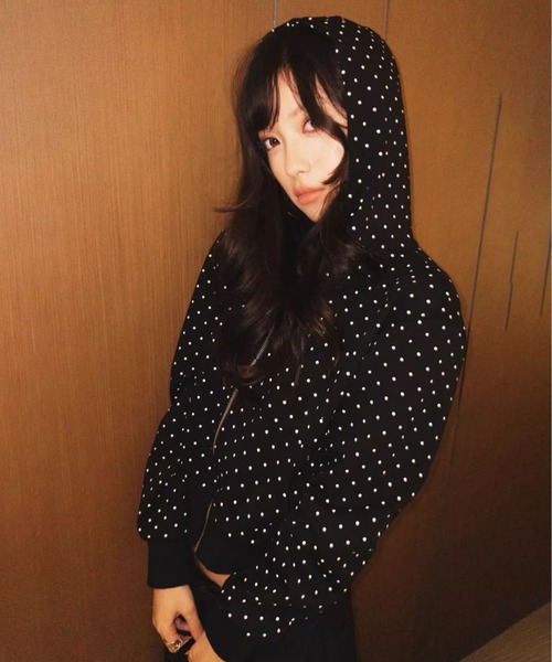 gossip！ロサンゼルス（ゴシップロサンゼルス）の「Y2K 着回し力バツグン！ゆるっとラフな万能ショートジップドット柄パーカーUV対策（パーカー・レディース・ドット・FREE）」の13枚目の写真