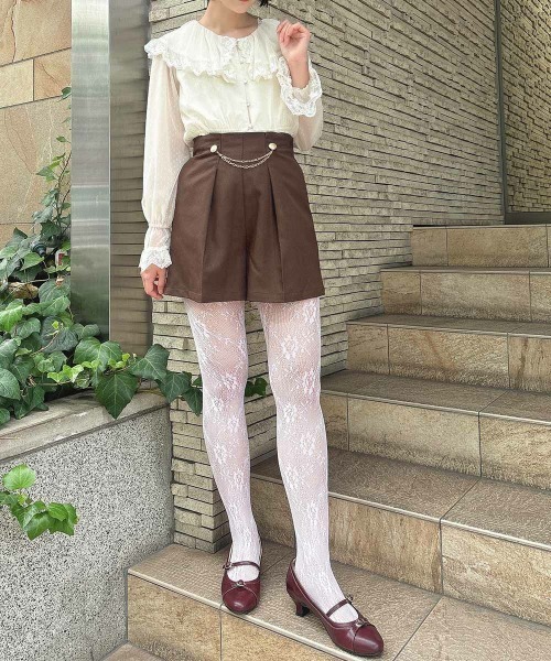 F i.n.t（フィント）の「チェーン付きエンブレム釦ショートパンツ/fint フィント（その他パンツ・レディース・ブラウン/ブラック・FREE）」の4枚目の写真