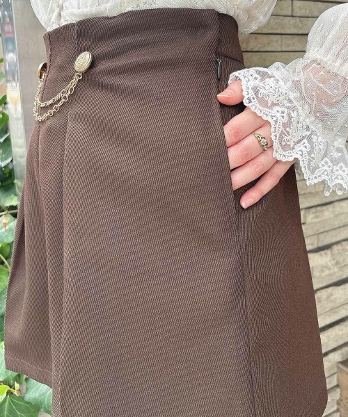 F i.n.t（フィント）の「チェーン付きエンブレム釦ショートパンツ/fint フィント（その他パンツ・レディース・ブラウン/ブラック・FREE）」の6枚目の写真