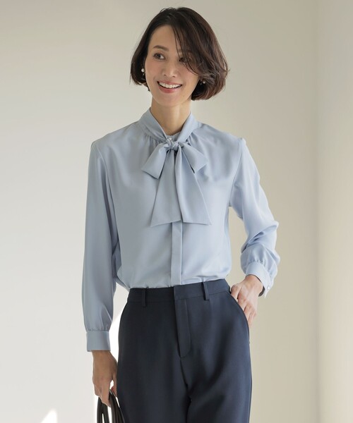 J.PRESS(ジェイプレス)の「ヌーディスバックサテン ブラウス(シャツ/ブラウス・レディース・ホワイト系/サックスブルー系・F)」の2枚目の写真