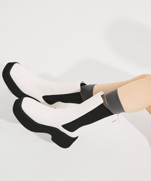 STUDIOUS(ステュディオス)の「【STUDIOUS/ステュディオス】Square Toe Boots/スクエアトゥーブーツ/厚底/軽い/通勤用/歩きやすい(ブーツ・レディース・ブラック/オフホワイト・2/1)」の2枚目の写真