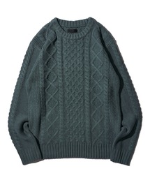 ケーブル編みクルーネックニット