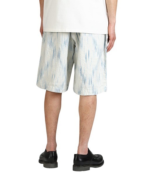 PORTER CLASSIC（ポータークラシック）の「Porter Classic / ポータークラシック：OLD FRANCE INDIGO PRINT SHORTS：PC-021-3206[COR]（その他パンツ・メンズ・ホワイト・3）」の3枚目の写真