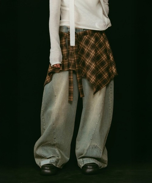 Knuth Marf(クヌースマーフ)の「shirt wrap denim pants(デニムパンツ・レディース・ライトブルー/ブラック・S/XS)」の2枚目の写真