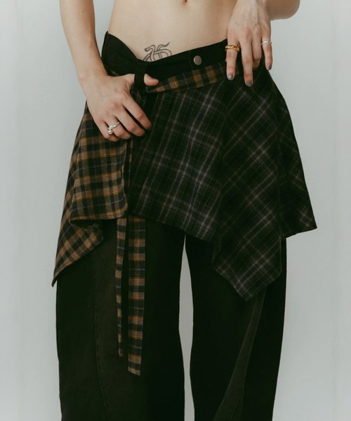 Knuth Marf(クヌースマーフ)の「shirt wrap denim pants(デニムパンツ・レディース・ライトブルー/ブラック・S/XS)」の12枚目の写真