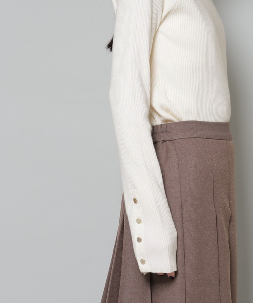 NANO universe(ナノユニバース)の「洗濯機洗可メタルボタンリブニット(ニット/セーター・レディース・オフホワイト/ブラック/ライトグレー・FREE)」の13枚目の写真