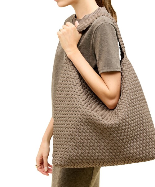 TOMORROWLAND （トゥモローランド）の「NAGHEDI NOMAD HOBO バッグ（ショルダーバッグ・レディース・ベージュ・FREE）」の2枚目の写真