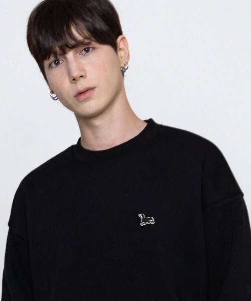 GRAVER（グレーバー）の「[UNISEX]イエローブーツパフィー刺繍マンツーマン_ブラック（スウェット・レディース・ブラック・SMALL/MEDIUM/LARGE）」の2枚目の写真