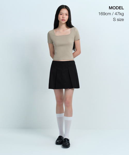 MUSINSA STANDARD WOMAN（ムシンサスタンダードウーマン）の「ウィメンズスリムスクエアネックTシャツ[ダスティベージュ]（Tシャツ/カットソー・レディース・その他・SMALL/MEDIUM/LARGE/X-SMALL）」の2枚目の写真