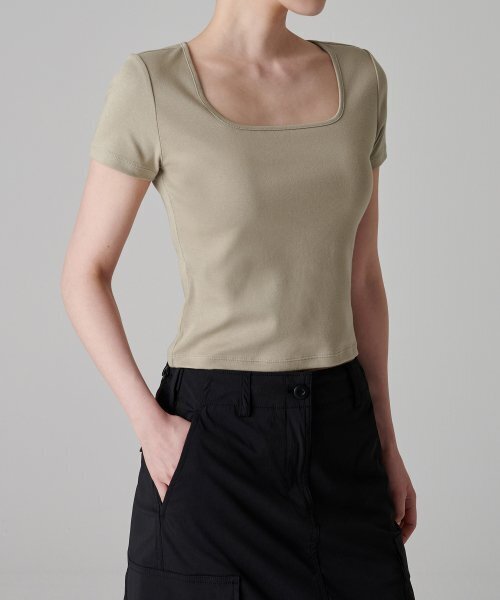 MUSINSA STANDARD WOMAN（ムシンサスタンダードウーマン）の「ウィメンズスリムスクエアネックTシャツ[ダスティベージュ]（Tシャツ/カットソー・レディース・その他・SMALL/MEDIUM/LARGE/X-SMALL）」の3枚目の写真