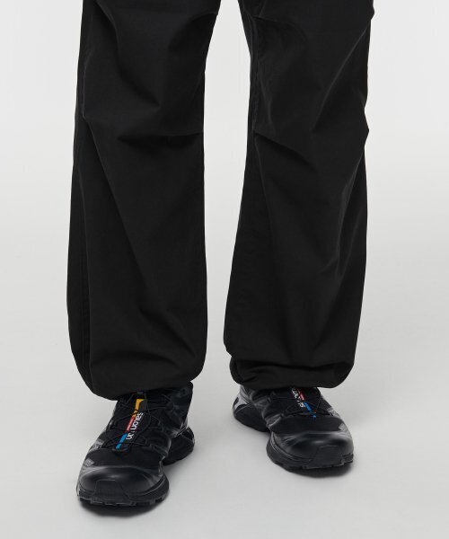 MUSINSA STANDARD（ムシンサスタンダード）の「コットンパラシュートパンツ[ブラック]（その他パンツ・メンズ・その他・30/31/33/26/27/28/40/38/42/36/34/32/29）」の10枚目の写真