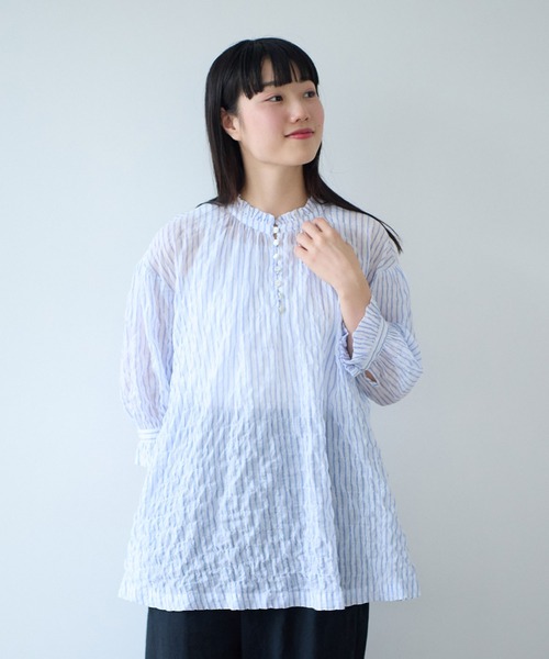 bulle de savon（ビュルデサボン）の「●80/1 shirring stripe フリル衿ブラウス（シャツ/ブラウス・レディース・ホワイト・FREE）」の2枚目の写真