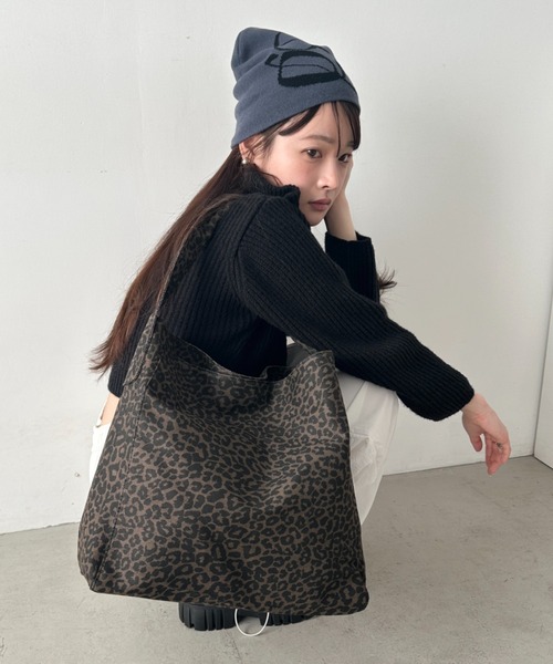 wears(ウェアーズ)の「レオパード柄ワンハンドルトートバッグ スクエアトートバッグ(トートバッグ・レディース・ブラック/ブラウン・FREE)」の7枚目の写真