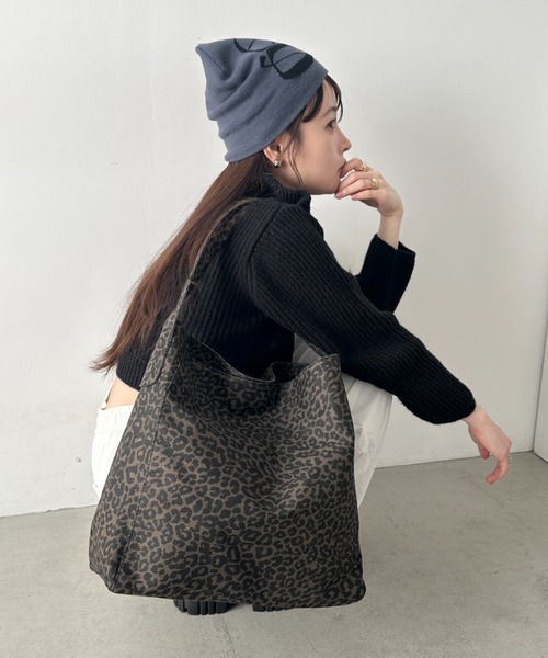 wears(ウェアーズ)の「レオパード柄ワンハンドルトートバッグ スクエアトートバッグ(トートバッグ・レディース・ブラック/ブラウン・FREE)」の8枚目の写真