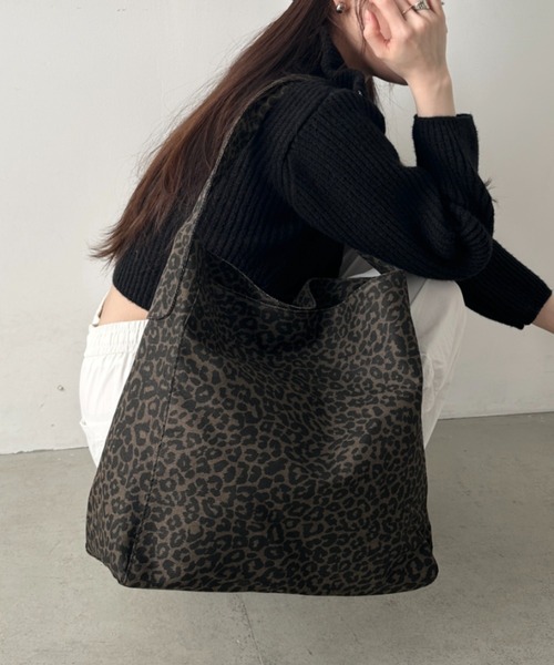 wears(ウェアーズ)の「レオパード柄ワンハンドルトートバッグ スクエアトートバッグ(トートバッグ・レディース・ブラック/ブラウン・FREE)」の5枚目の写真
