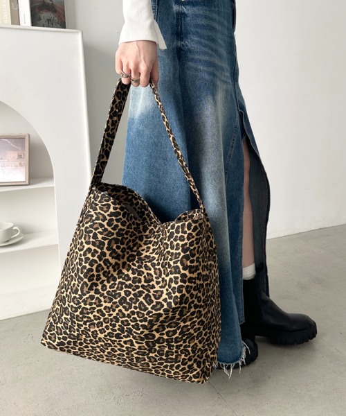 wears(ウェアーズ)の「レオパード柄ワンハンドルトートバッグ スクエアトートバッグ(トートバッグ・レディース・ブラック/ブラウン・FREE)」の13枚目の写真