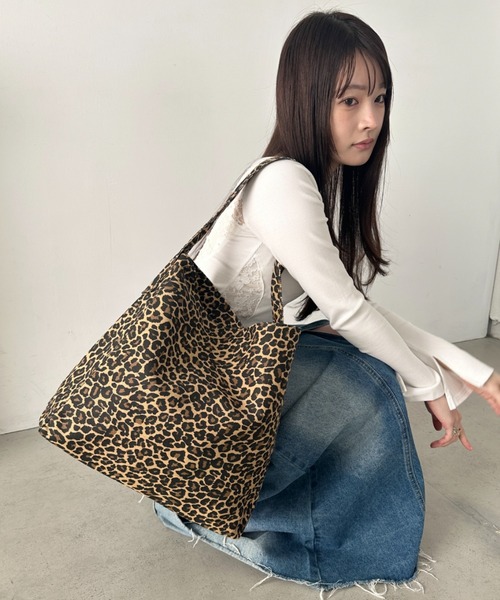 wears(ウェアーズ)の「レオパード柄ワンハンドルトートバッグ スクエアトートバッグ(トートバッグ・レディース・ブラック/ブラウン・FREE)」の15枚目の写真