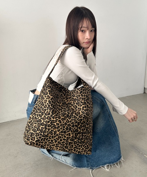 wears(ウェアーズ)の「レオパード柄ワンハンドルトートバッグ スクエアトートバッグ(トートバッグ・レディース・ブラック/ブラウン・FREE)」の16枚目の写真