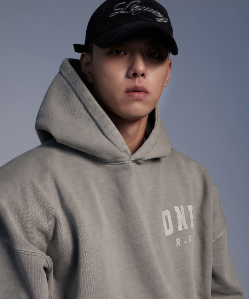 ONERM(ワンアルエム)の「ピグメントグラフィックヘビースウェットフードパーカー Gray(パーカー・レディース・その他・LARGE/X-LARGE)」の3枚目の写真