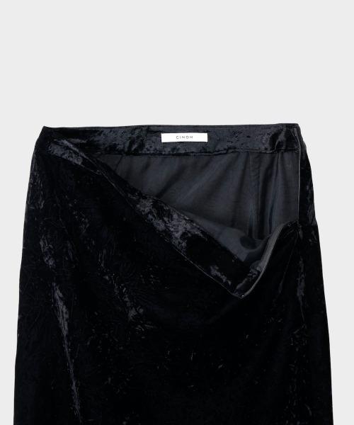 CINOH(チノ)の「CRUSHED VELOUR LONG SKIRT(スカート・レディース・ブラック・36/38)」の3枚目の写真