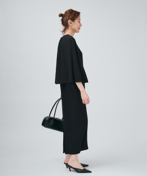 VERMEIL par iena(ヴェルメイユパーイエナ)の「ACEPOLYバックサテンケープ風ワンピース(ワンピース・レディース・ネイビー/ブラック・36/38)」の5枚目の写真