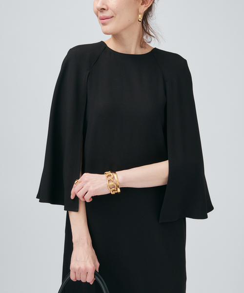 VERMEIL par iena(ヴェルメイユパーイエナ)の「ACEPOLYバックサテンケープ風ワンピース(ワンピース・レディース・ネイビー/ブラック・36/38)」の6枚目の写真