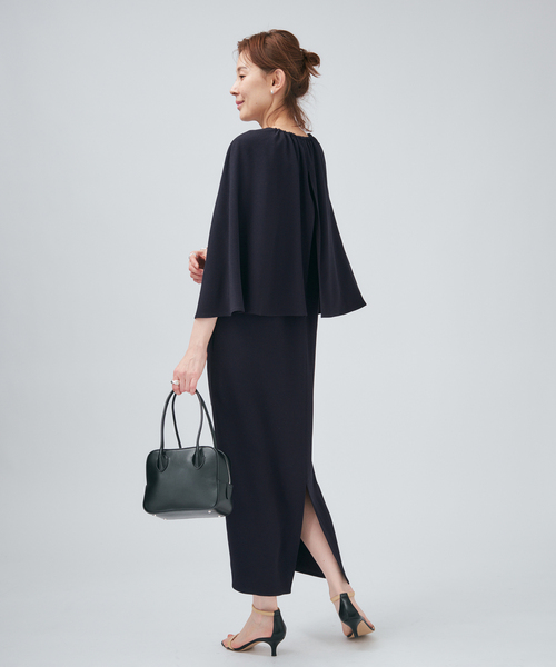 VERMEIL par iena(ヴェルメイユパーイエナ)の「ACEPOLYバックサテンケープ風ワンピース(ワンピース・レディース・ネイビー/ブラック・36/38)」の12枚目の写真