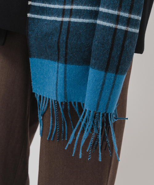 EDIFICE（エディフィス）の「MAGNIBERG（マグニバーグ）Queen scarf（マフラー・メンズ・キャメル/ブラウン/マスタード/グリーン・FREE）」の12枚目の写真