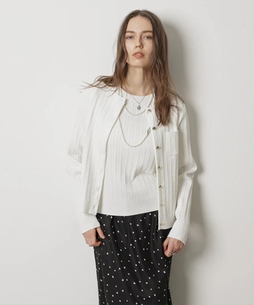 CADUNE(カデュネ)の「ケーブルアンサンブル(ニット/セーター・レディース・ホワイト/ブラック系その他/ベージュ/ホワイト系その他/レッド/ネイビー・38)」の2枚目の写真