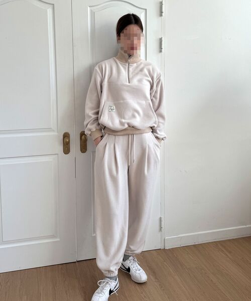 MACKY(マッキー)の「フリースピンタックジョガーパンツクリーム(スウェットパンツ・レディース・その他・1/2)」の5枚目の写真