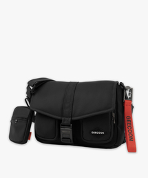 GEECOON（ジークーン）の「ナイロンコンフォートミニクロスバッグ GEE248-705 ブラック（メッセンジャーバッグ）」