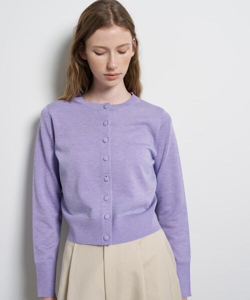 LANVIN en Bleu(ランバンオンブルー)の「メニーボタンカーディガン(ニット/セーター・レディース・オフホワイト/ブラック/ライトカーキ/ライトパープル・38)」の4枚目の写真