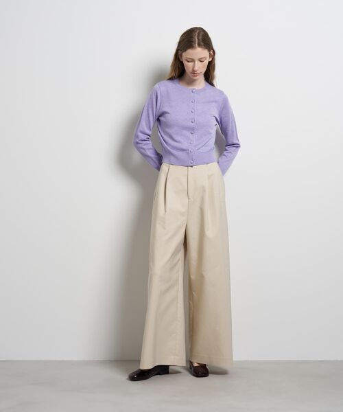 LANVIN en Bleu(ランバンオンブルー)の「メニーボタンカーディガン(ニット/セーター・レディース・オフホワイト/ブラック/ライトカーキ/ライトパープル・38)」の5枚目の写真