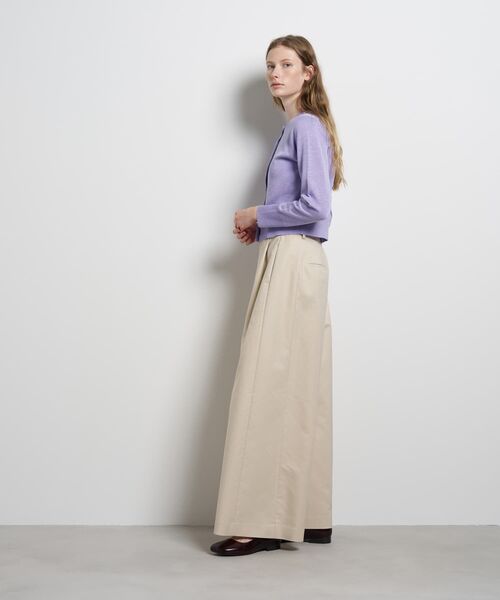 LANVIN en Bleu(ランバンオンブルー)の「メニーボタンカーディガン(ニット/セーター・レディース・オフホワイト/ブラック/ライトカーキ/ライトパープル・38)」の6枚目の写真