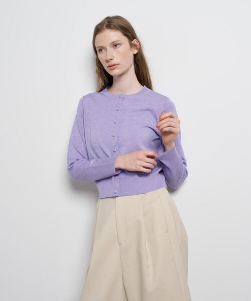 LANVIN en Bleu(ランバンオンブルー)の「メニーボタンカーディガン(ニット/セーター・レディース・オフホワイト/ブラック/ライトカーキ/ライトパープル・38)」の8枚目の写真