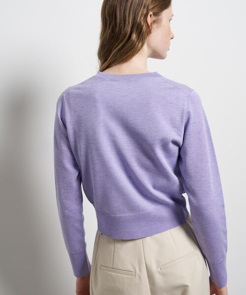 LANVIN en Bleu(ランバンオンブルー)の「メニーボタンカーディガン(ニット/セーター・レディース・オフホワイト/ブラック/ライトカーキ/ライトパープル・38)」の10枚目の写真