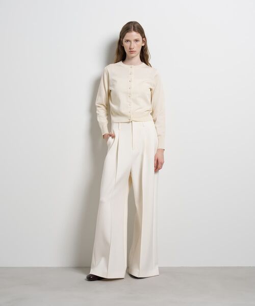 LANVIN en Bleu(ランバンオンブルー)の「メニーボタンカーディガン(ニット/セーター・レディース・オフホワイト/ブラック/ライトカーキ/ライトパープル・38)」の21枚目の写真