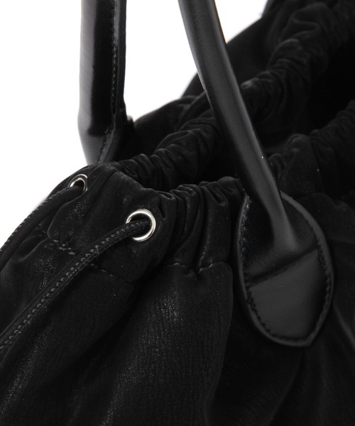 LAKOLE（ラコレ）の「ヌバック風ドロストショルダーバッグ / 633897（ハンドバッグ・レディース・ライトブラウン/ブラック・FREE）」の9枚目の写真